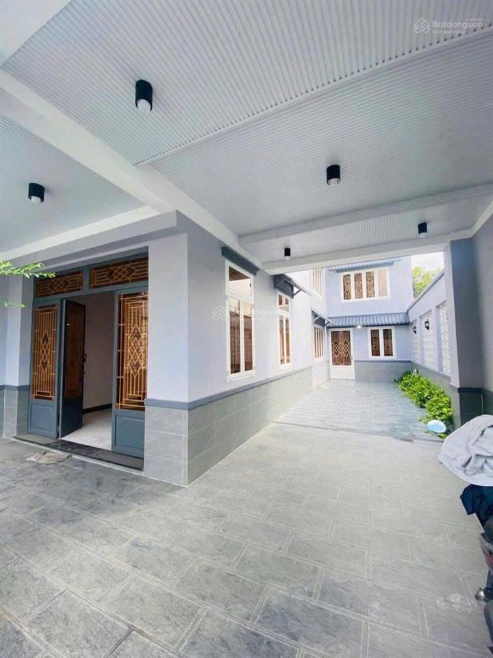 Cho thuê nhà 8x30m, xây 1 tầng có 6 phòng ngủ. mặt tiền đường 10m thông lê thị riêng, q12