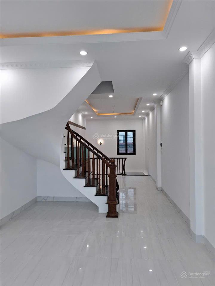 Nhà mới xây 50m2 gần viện nhi sản và qh 3 trường đại học ở quốc oai, giáp các trục đường lớn