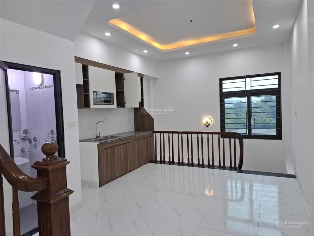 Cần bán nhà mới 4 tầng ô tô đỗ trong nhà ở sài sơn, quốc oai giáp qh 4 trường đại học đón sóng