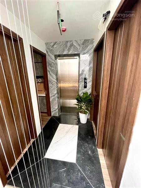 Cần bán toà căn hộ dịch vụ phố giải phóng, mặt ngõ oto tránh, dòng tiền 1.2 tỷ/năm
