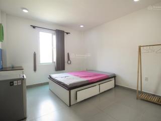 Phòng giá rẻ tách bếp , 25m2 , cửa sổ lớn đường nguyên hồng  phan văn trị  bình thạnh