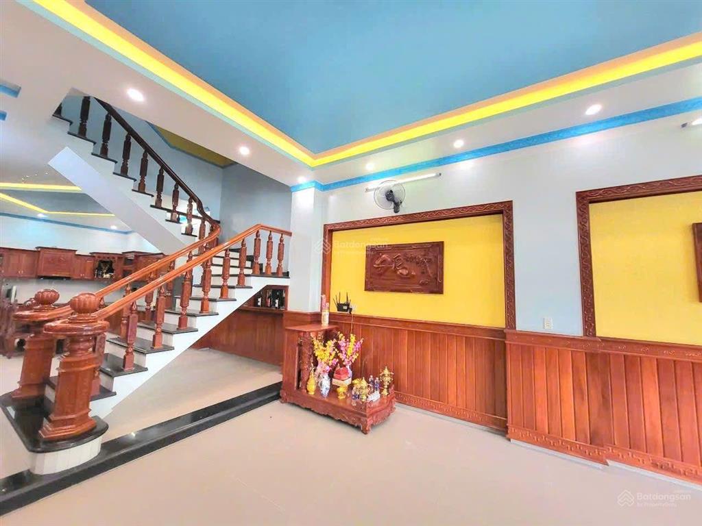 Siêu phẩm nhà 3 tầng ở ngay. hoàn công kdc thành lễ 550. cc charm plaza. trung tâm dĩ an.