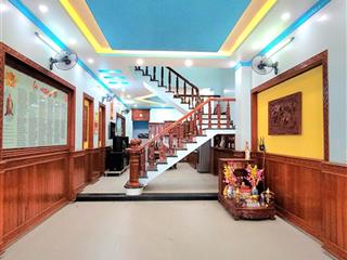 Siêu phẩm nhà 3 tầng ở ngay. hoàn công kdc thành lễ 550. cc charm plaza. trung tâm dĩ an.