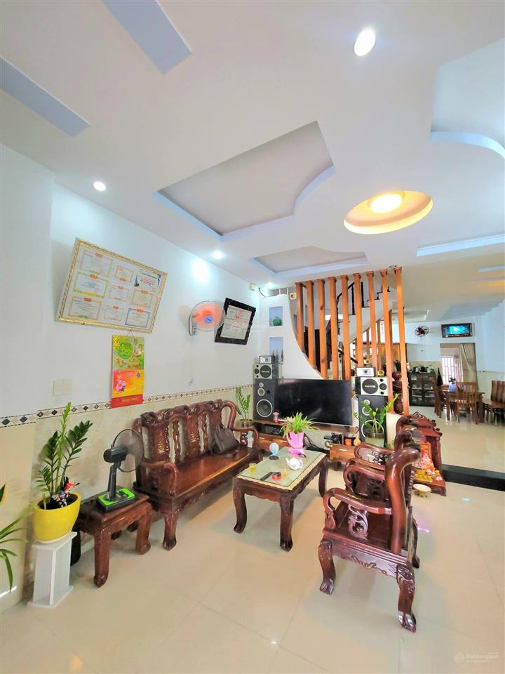 Bán gấp giá rẻ hơn căn cùng trục đường 1,6 tỷ. 2 tầng 100m. gpxd 4 tầng. kdc đà lạt biconsi.