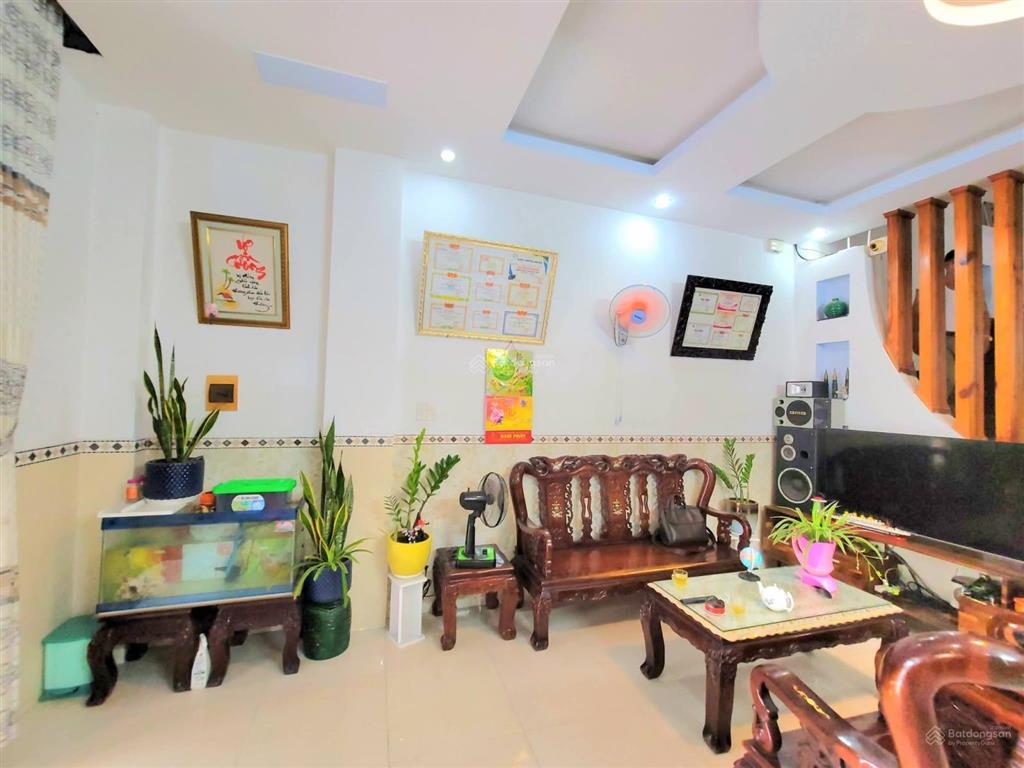 Bán gấp giá rẻ hơn căn cùng trục đường 1,6 tỷ. 2 tầng 100m. gpxd 4 tầng. kdc đà lạt biconsi.