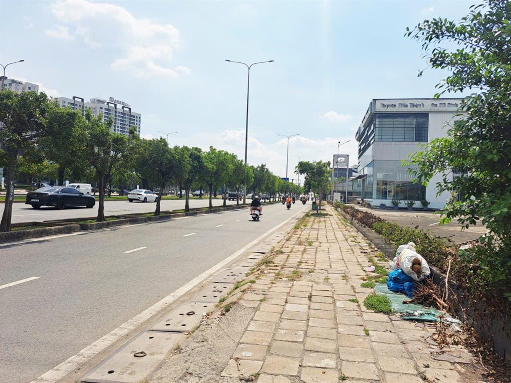 Bom Tấn chưa tới 17tr/m2 đất mặt tiền Võ Văn Kiệt Bình Tân  1800m2 -30 tỷ