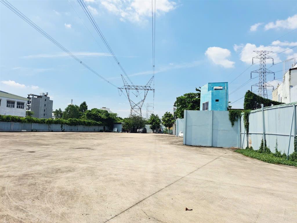 Bom Tấn chưa tới 17tr/m2 đất mặt tiền Võ Văn Kiệt Bình Tân  1800m2 -30 tỷ