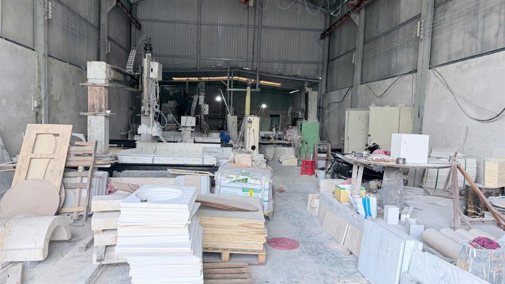 Gấp bán nhà xưởng Mặt Tiền đường Vườn Thơm Bình Chánh 490m2 thổ cư 390m2-11 tỷ 3
