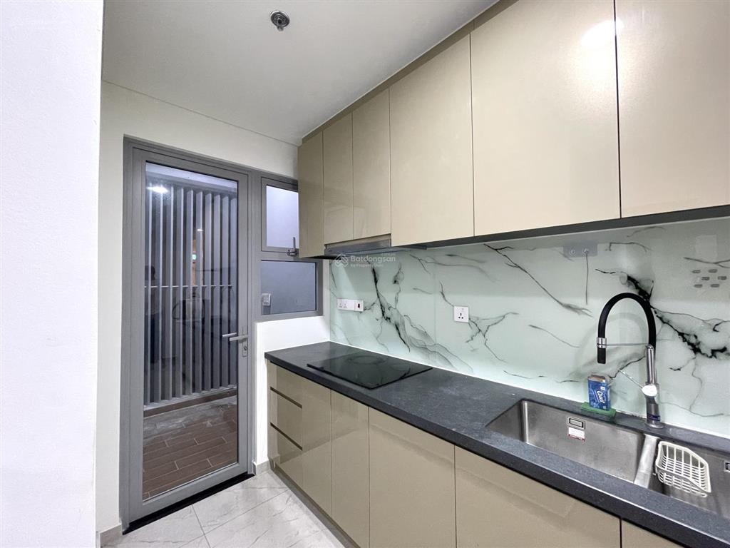 Cho thuê 2pn 2wc nội thất cơ bản celesta rise nguyễn hữu thọ  chỉ 14 triệu/tháng |  0772 605 ***