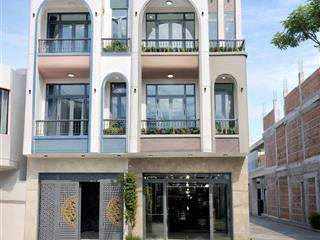 Siêu phẩm nhà phố xem là mê có pn dưới có sân vườn nhỏ  5 pn  sân xe 7 chỗ  gần aeon bình dươg