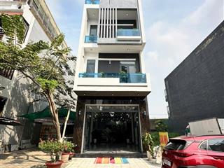 Nhà phố đẳng cấp có phòng ngủ dưới sổ riêng hoàn công tại bình dương