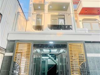 Nhà mới 3 phòng ngủ giáp kdc vsip 1  bình dương. sổ sẵn tặng nội thất