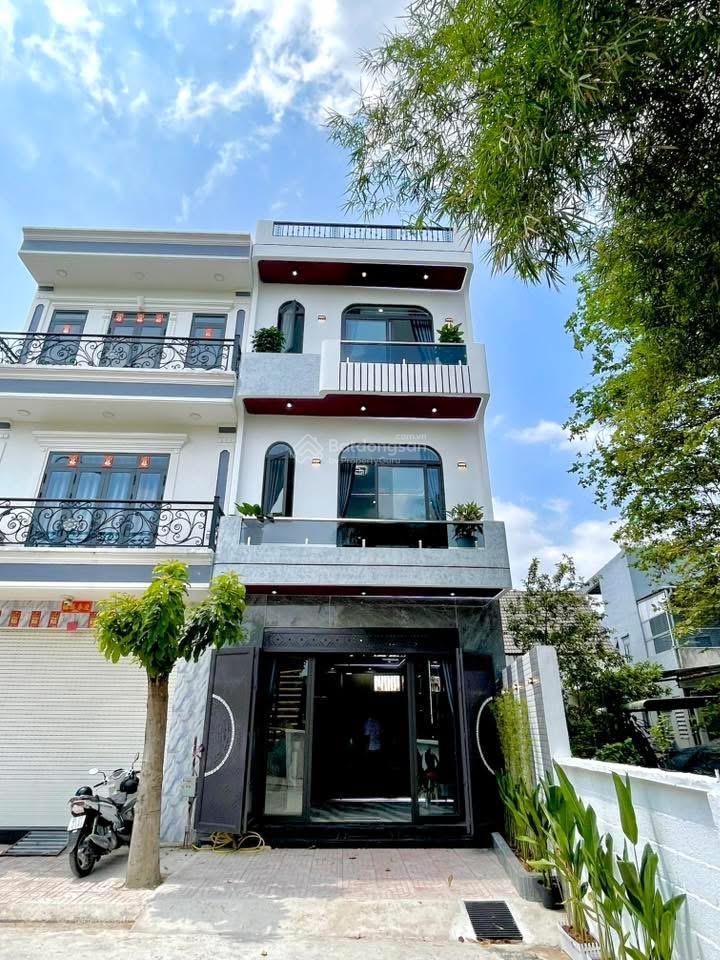 Nhà phố ngang 5m  ngã tư bình chuẩn tp thuận an