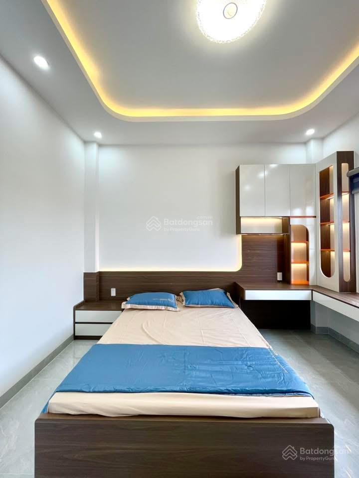 Nhà phố ngang 5m  ngã tư bình chuẩn tp thuận an