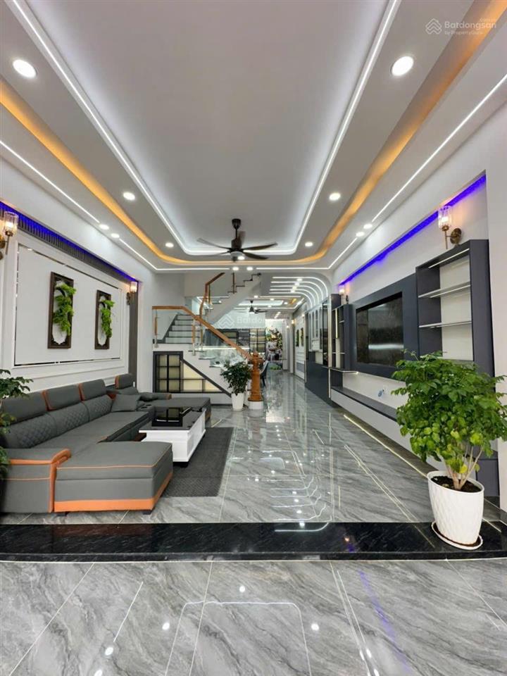 Nhà phố ngang 5m  ngã tư bình chuẩn tp thuận an