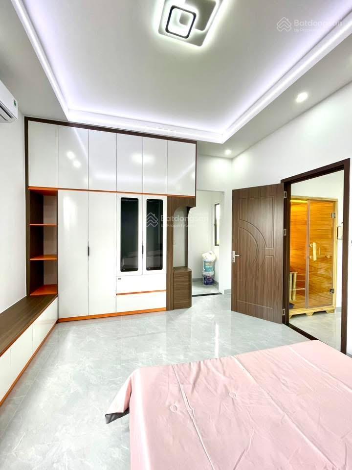 Nhà phố ngang 5m  ngã tư bình chuẩn tp thuận an