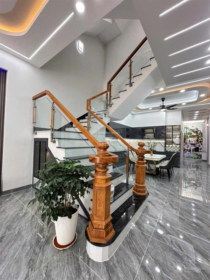 Nhà phố ngang 5m  ngã tư bình chuẩn tp thuận an