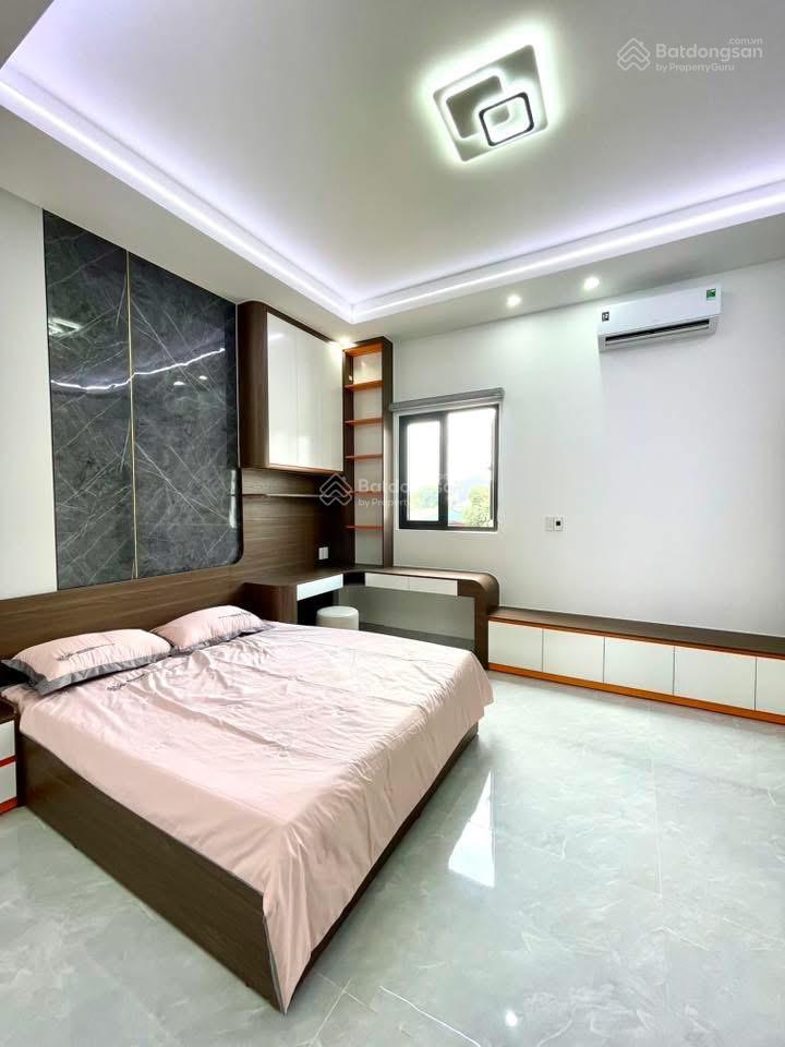 Nhà phố ngang 5m  ngã tư bình chuẩn tp thuận an