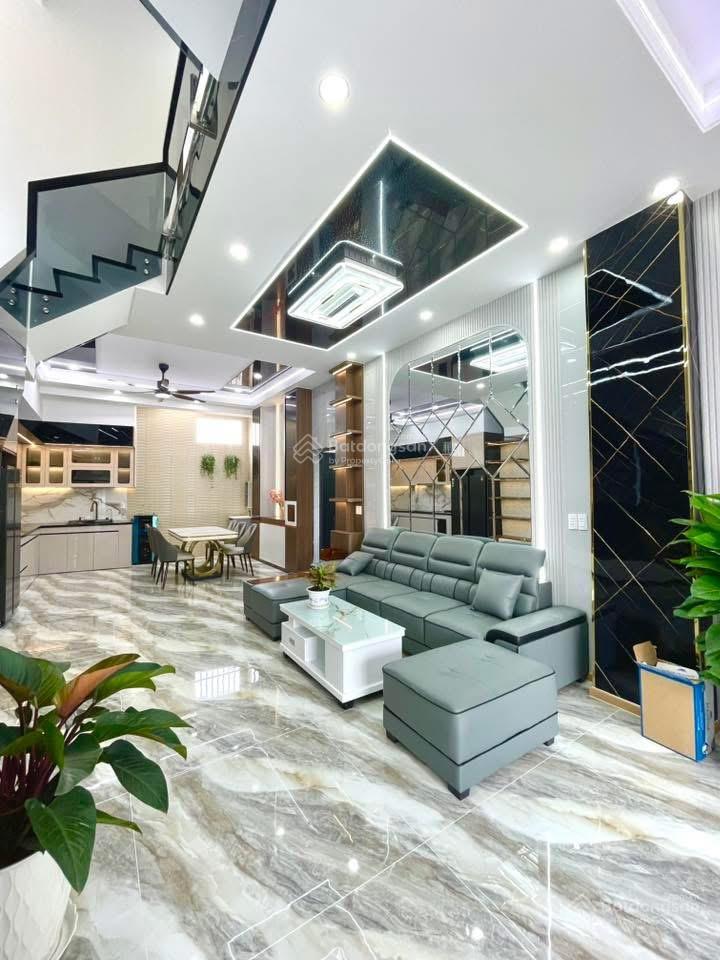 Nhà phố ngang 5m  ngã tư bình chuẩn tp thuận an