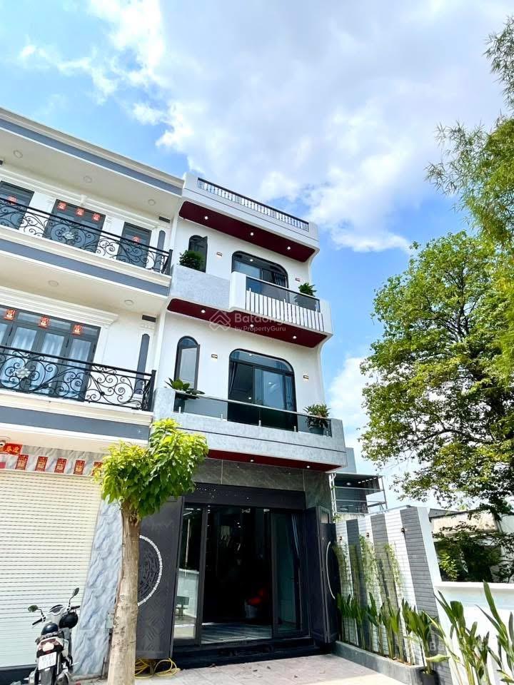 Nhà phố ngang 5m  ngã tư bình chuẩn tp thuận an