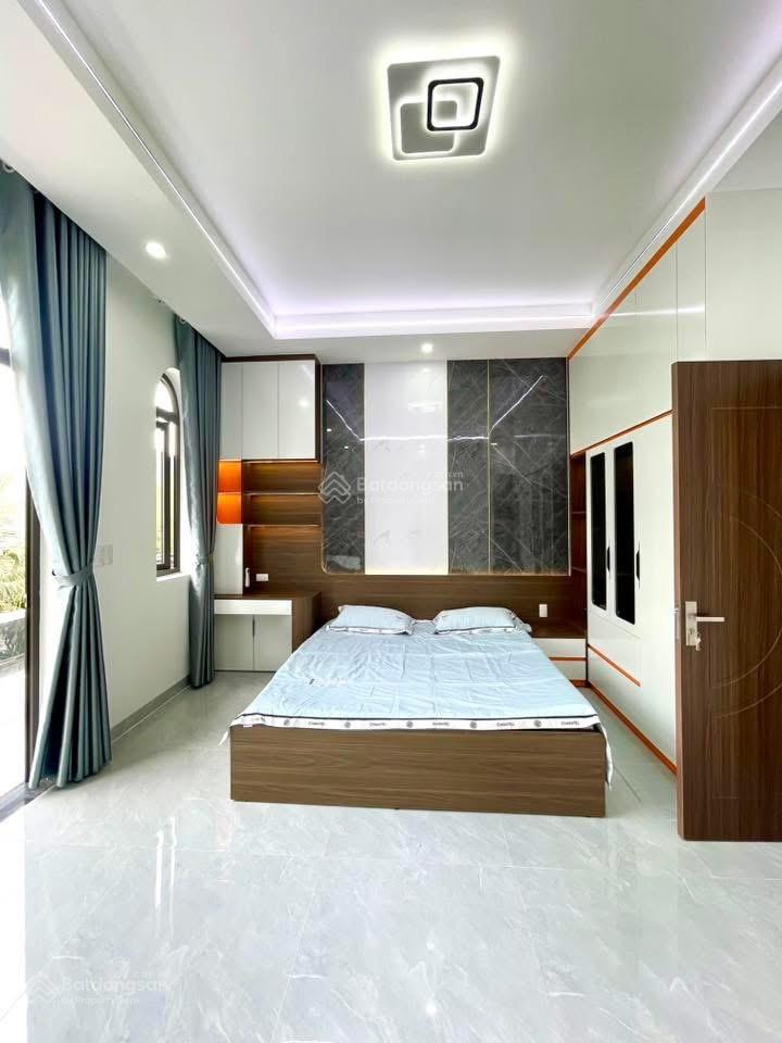 Nhà phố ngang 5m  ngã tư bình chuẩn tp thuận an