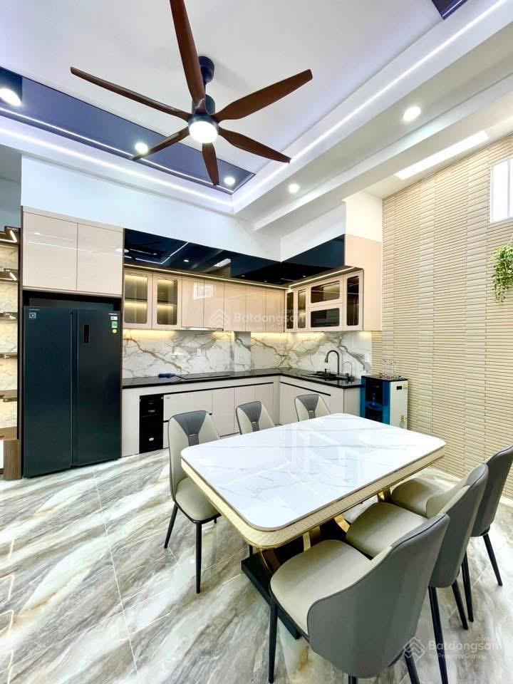 Nhà phố ngang 5m  ngã tư bình chuẩn tp thuận an