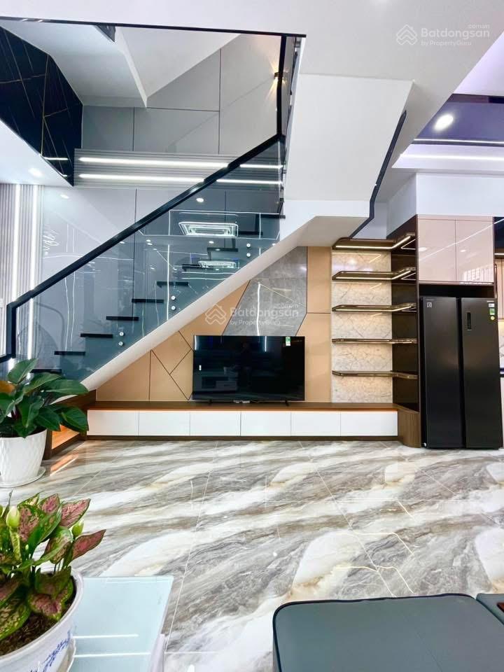 Nhà phố ngang 5m  ngã tư bình chuẩn tp thuận an