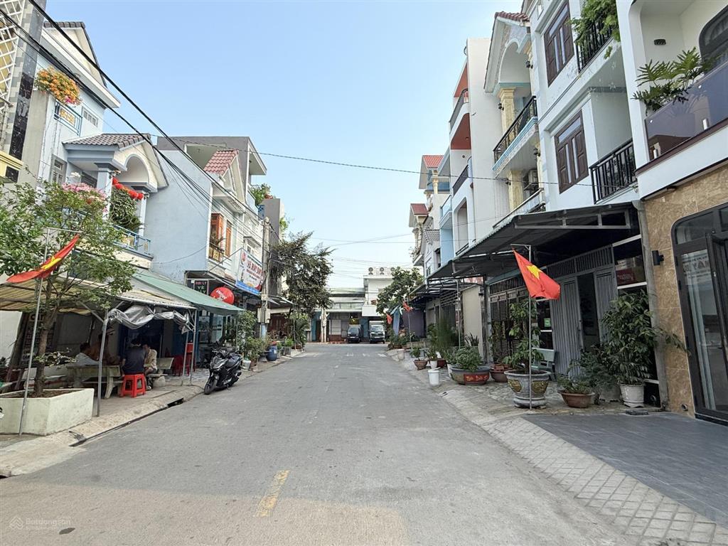 Nhà phố 3 tầng bình dương giáp tp hcm