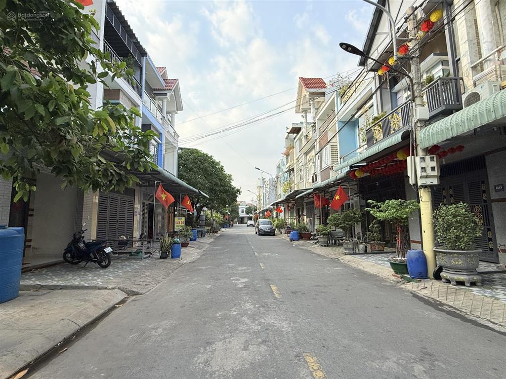Nhà phố 3 tầng bình dương giáp tp hcm