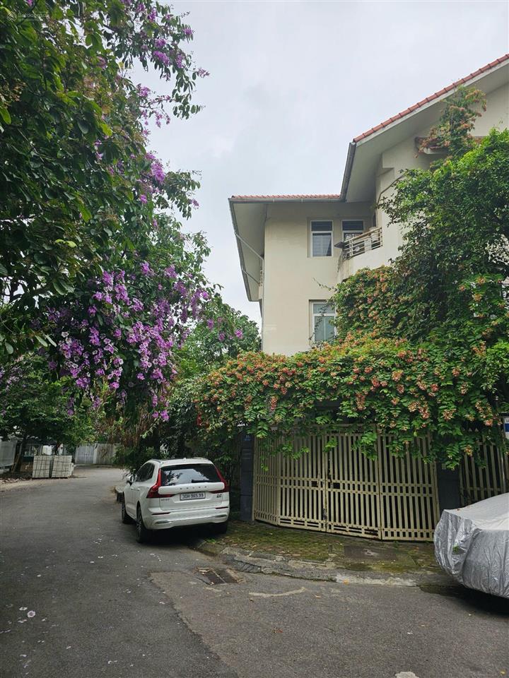 Bán căn góc biệt thự 16a6 làng việt kiều châu âu. view vườn hoa. full nội thất cao cấp. 0914 102 ***
