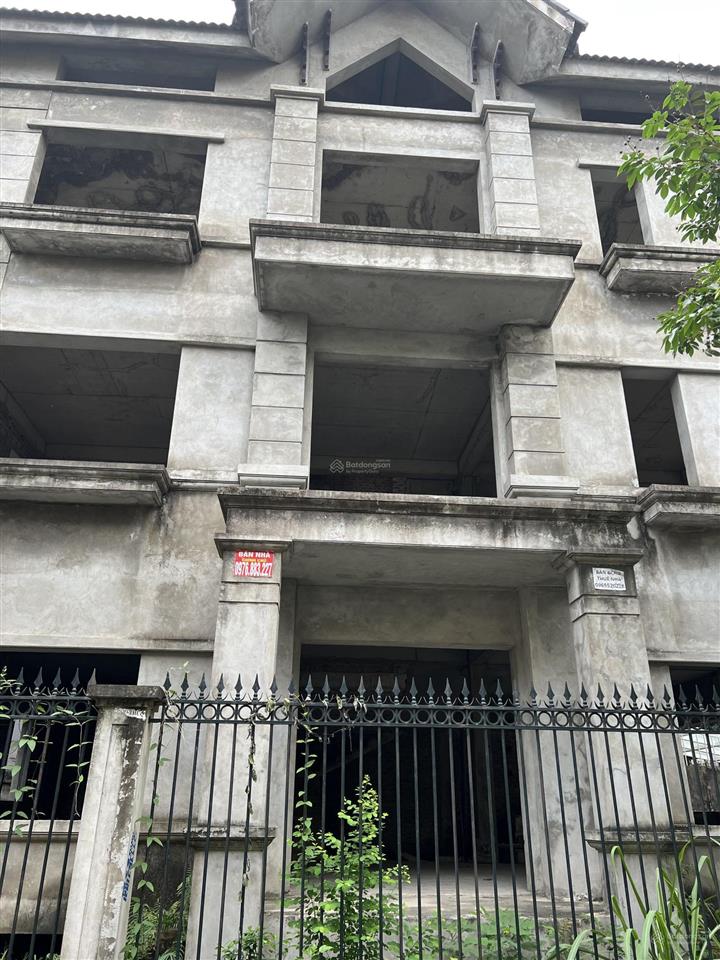 Sổ sẵn. 39 tỷ, biệt thự 225m2 kđt mới nam cường. ngay cổng chính vào kđt, mấy bước ra hồ công viên