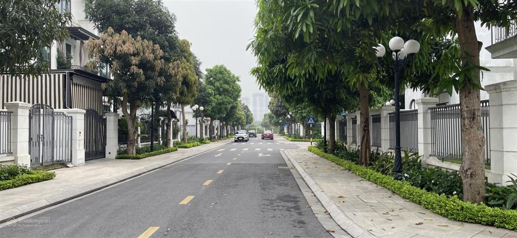 Sổ đỏ sẵn. 36 tỷ. bán biệt thự b06  13 an vượng villas. ngay gần hồ công viên 12ha, aeon nhật bản!