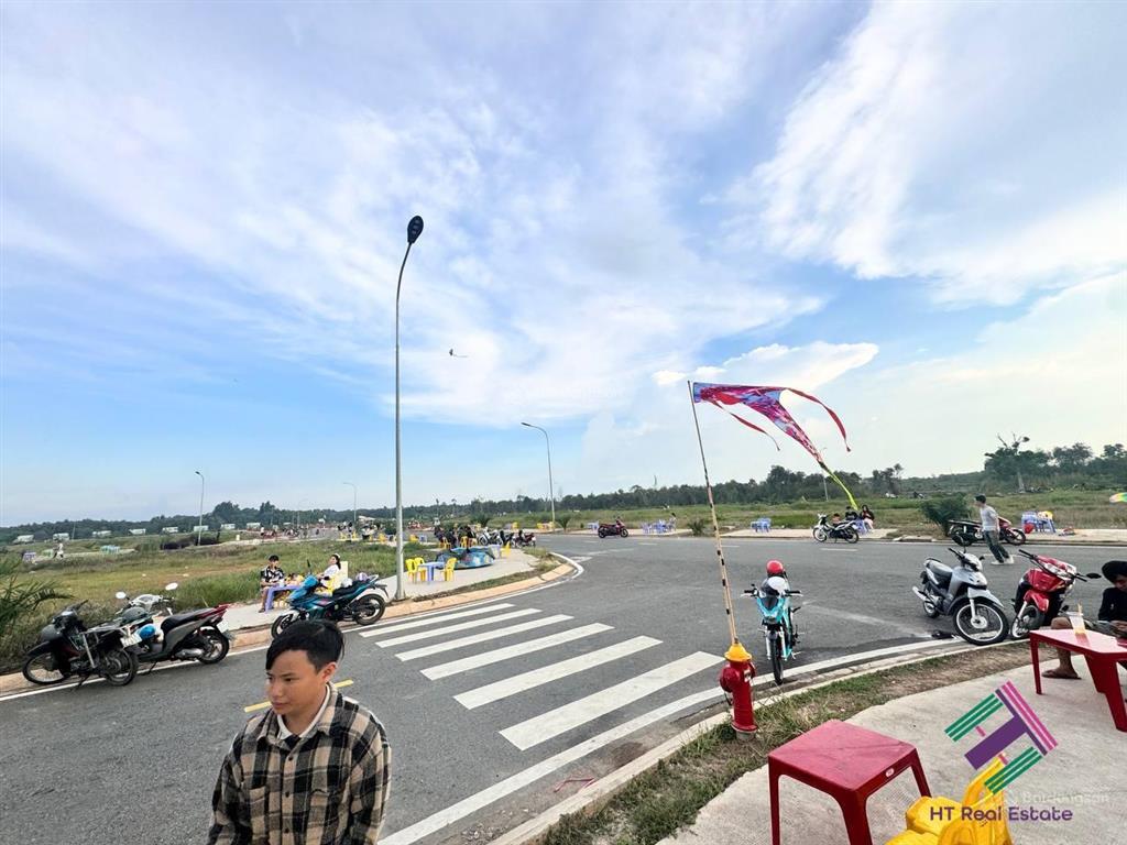 Bán nhà phố liền kề ngay đại lộ long an chỉ 2.7 tỷ