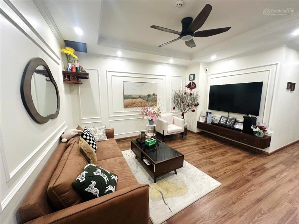 Bán căn hộ 3pn2vs 82m2 full nội thất đẹp , tầng trung , sẵn sổ giá 5tỷ2 bao phí