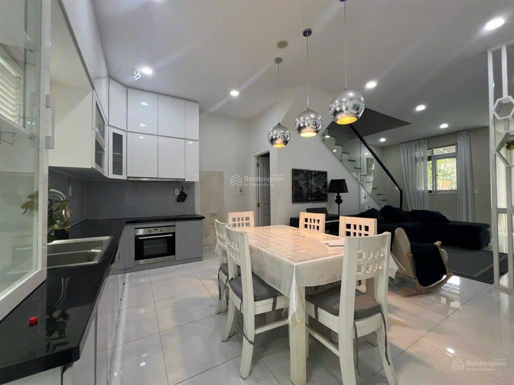 Cần cho thuê nhà khu dân cư mega village 14r/ tháng full nội thất mới đẹp chủ nhà ra nước ngoài