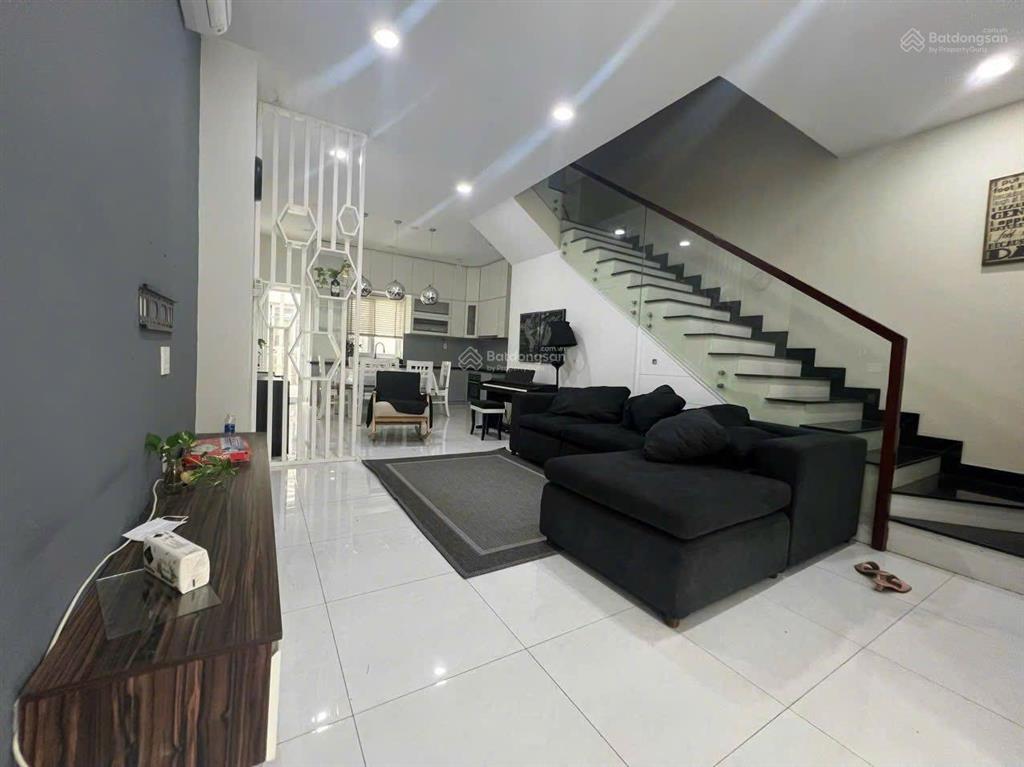 Cần cho thuê nhà khu dân cư mega village 14r/ tháng full nội thất mới đẹp chủ nhà ra nước ngoài