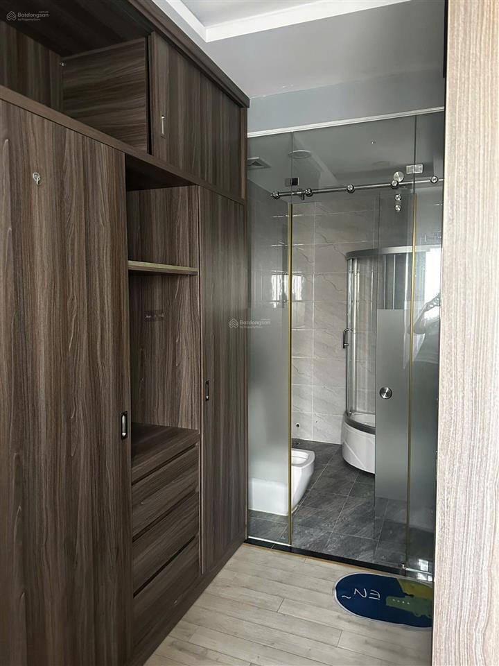 Cần cho thuê biệt thự song lập kdc melosa garden 3 lầu nội thất khá đầy đủ 4 phòng ngủ 18tr/tháng