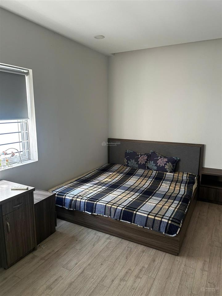Cần cho thuê biệt thự song lập kdc melosa garden 3 lầu nội thất khá đầy đủ 4 phòng ngủ 18tr/tháng