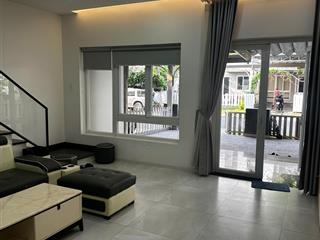 Cần cho thuê biệt thự song lập kdc melosa garden 3 lầu nội thất khá đầy đủ 4 phòng ngủ 18tr/tháng