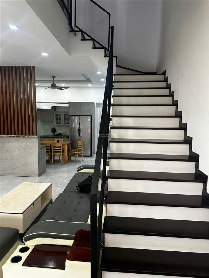 Cần cho thuê biệt thự song lập kdc melosa garden 3 lầu nội thất khá đầy đủ 4 phòng ngủ 18tr/tháng