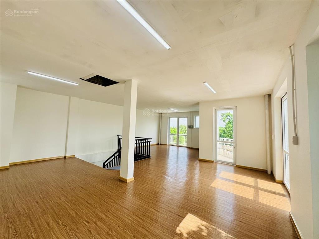 Biệt thự song lập góc sân vườn 18tr/tháng phù hợp mở văn phòng cty và kết hợp cà phê.