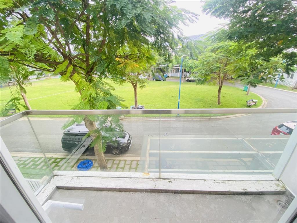 Góc sân vườn kdc merita kđ 120m2 4 phòng ngủ, giá cho thuê 20tr/tháng, chưa bao gồm phí quản lý