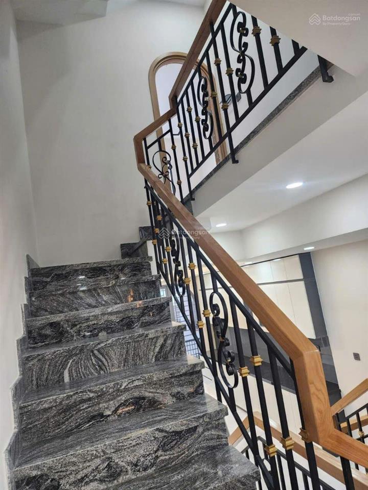 Siêu phẩm nhà phố thang máy xách vali vào ở ngay dt (4.6x16m) giá 9.4 tỷ
