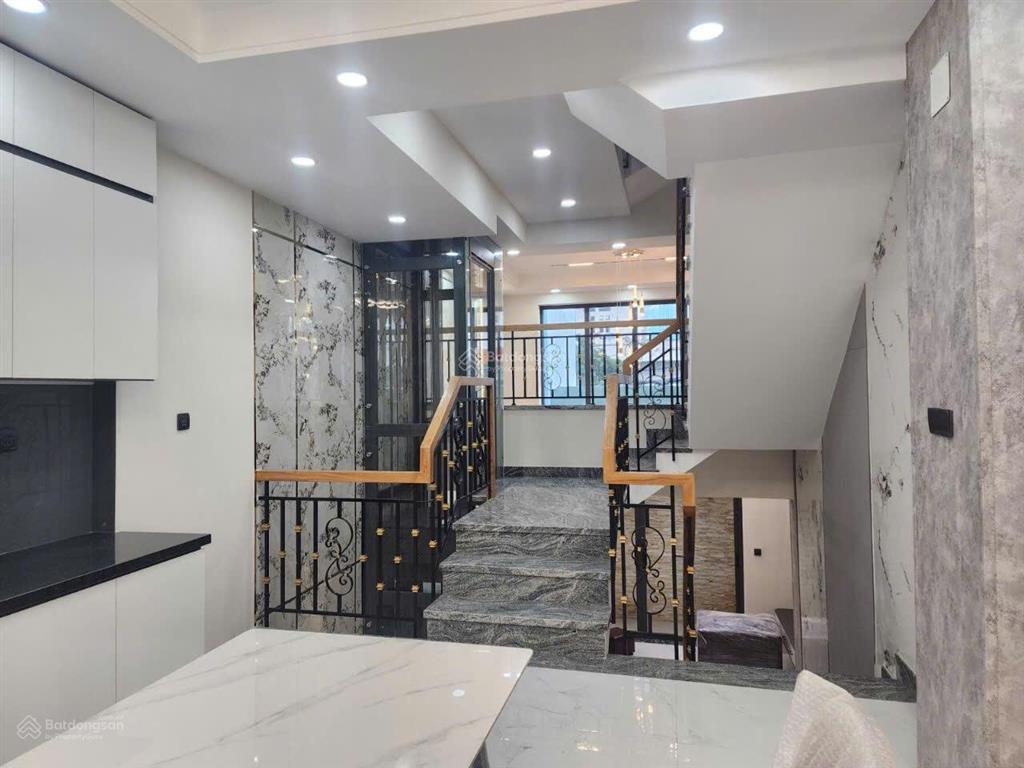 Siêu phẩm nhà phố thang máy xách vali vào ở ngay dt (4.6x16m) giá 9.4 tỷ