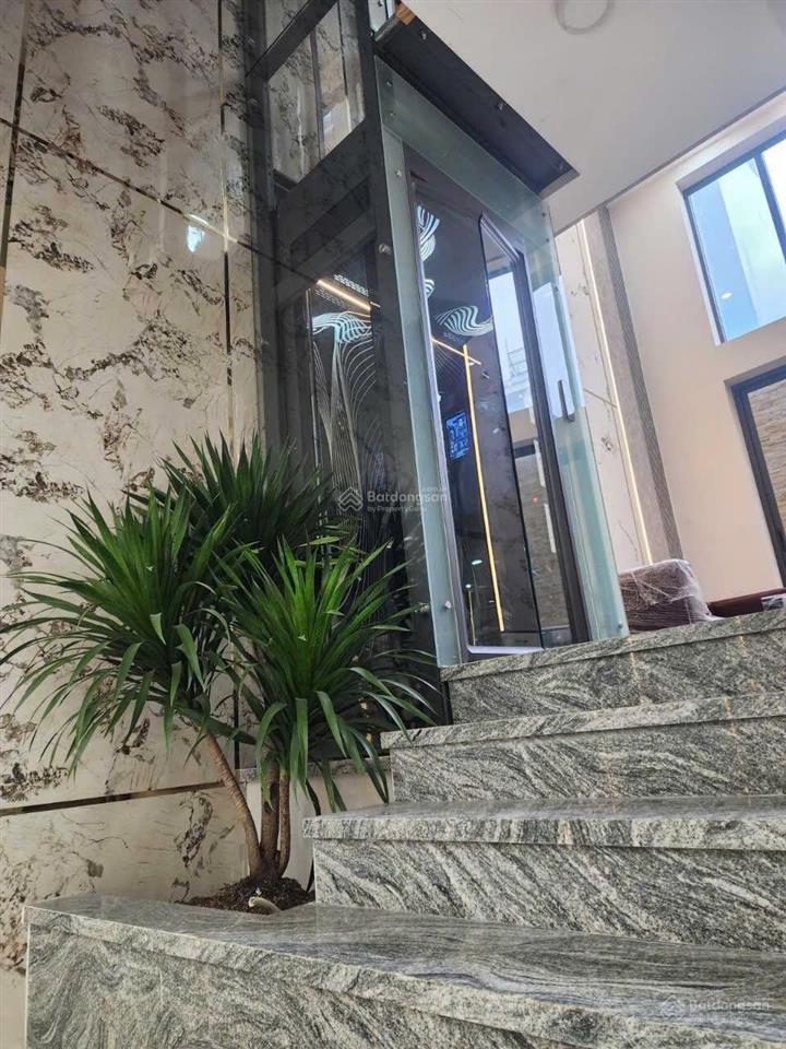 Siêu phẩm nhà phố thang máy xách vali vào ở ngay dt (4.6x16m) giá 9.4 tỷ
