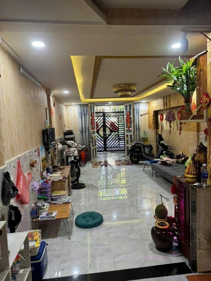 Nhà đẹp 2 mặt tiền đường nội bộ chợ lớn đối diện công viên chỉ 7.8 tỷ