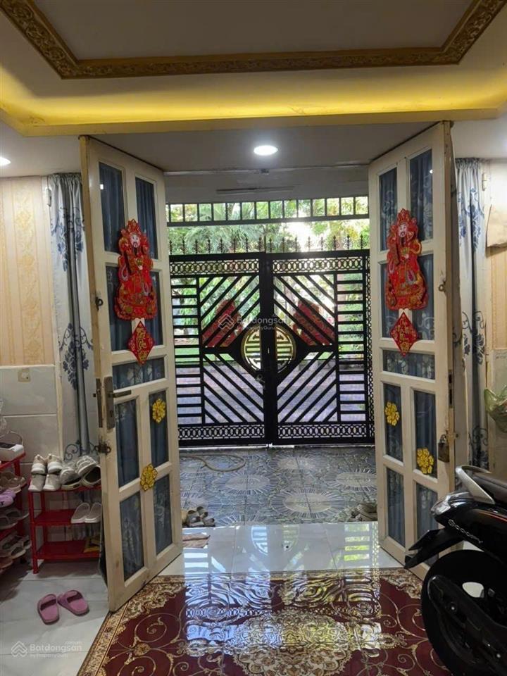Nhà đẹp 2 mặt tiền đường nội bộ chợ lớn đối diện công viên chỉ 7.8 tỷ
