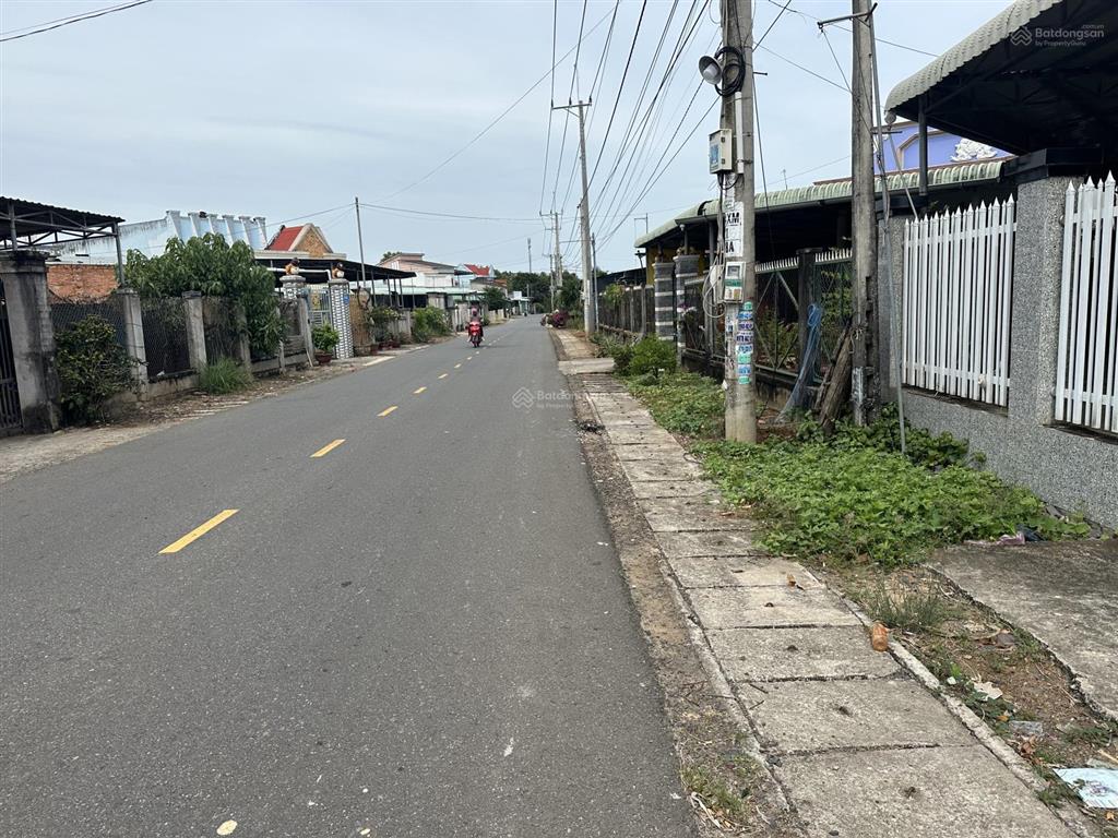 Cần bán lô đất phước thuận mặt tiền chuông quýt gò cát. cách ql 55 khoảng 300m, cách biển 5km
