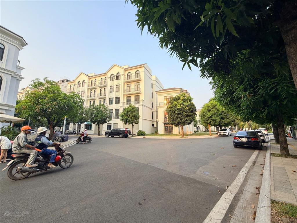 Nhà phố liền kề 84m2, the manhattan  trục đường thông  chỉ 16,350 tỷ btp tại vinhomes grand park