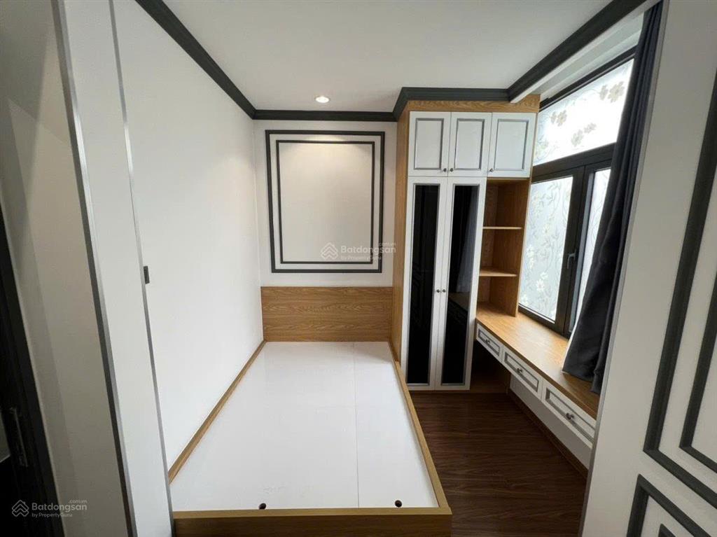 Nhà phố 84m2 hoàn thiện có nội thất, gần vinschool  40 triệu/tháng tại vinhomes grand park